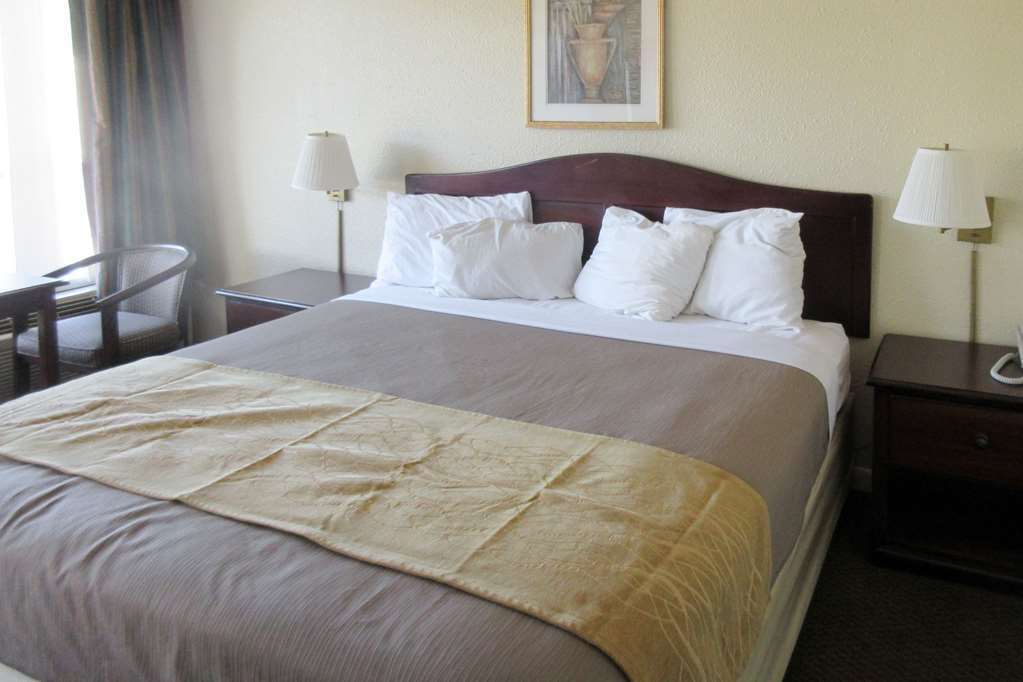 Quality Inn & Suites Pawleys Island Room photo